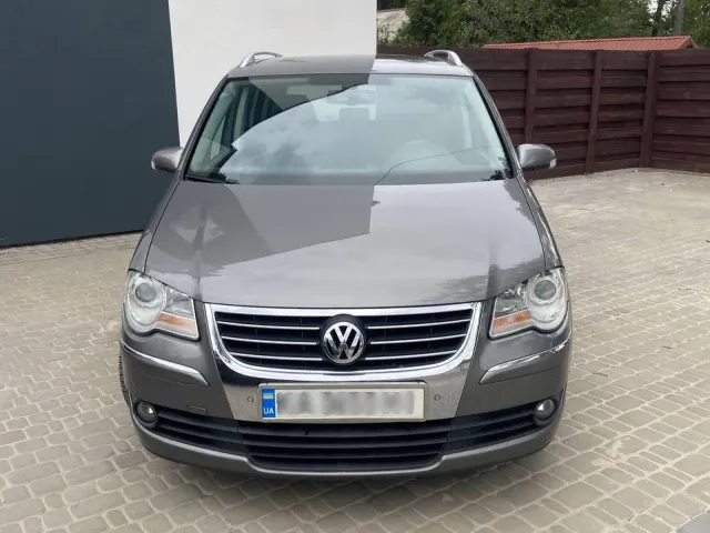 Volkswagen Touran - фото 2