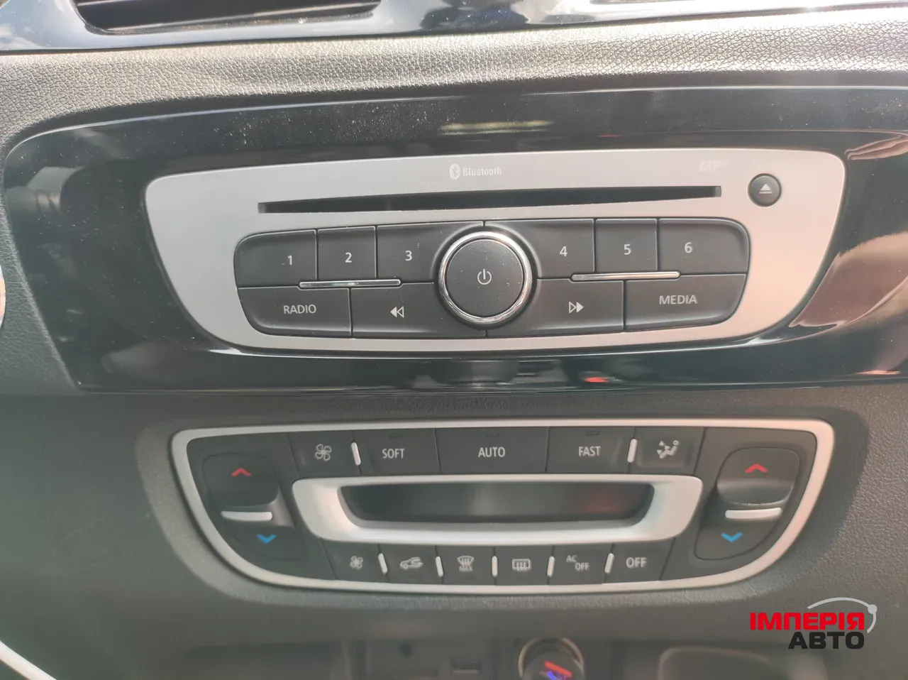 Renault Scenic - фото 26