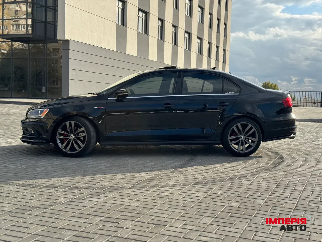 Volkswagen Jetta - фото 1