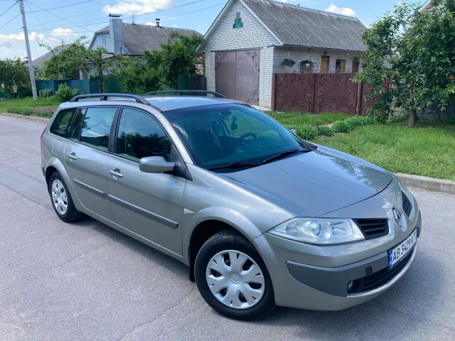 Renault Megane - фото 1