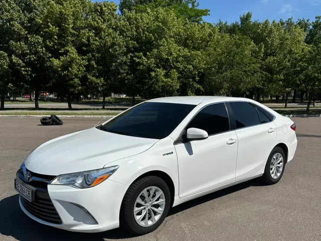 Toyota Camry - фото 2
