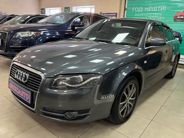 Audi A4 - фото 1