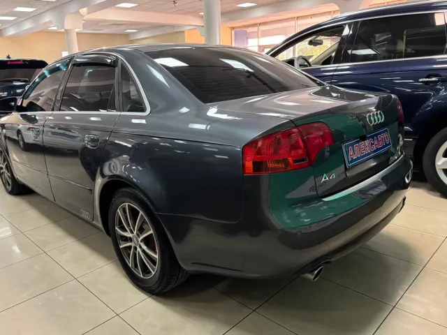 Audi A4 - фото 2