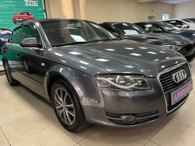 Audi A4 - фото 5