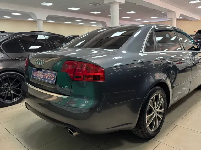 Audi A4 - фото 4
