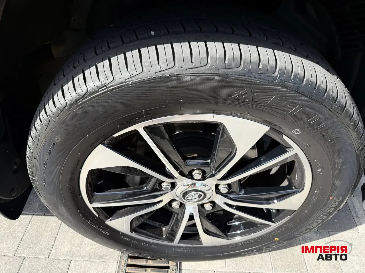 Toyota Land Cruiser - фото 2