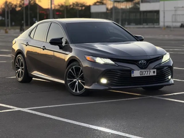 Toyota Camry - фото 1