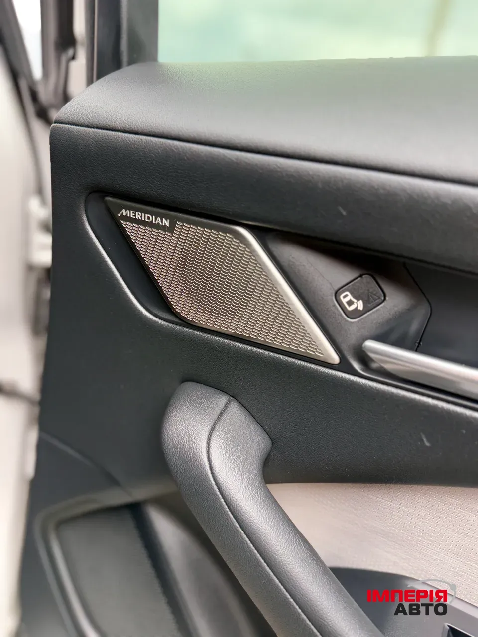 Jaguar I-Pace - фото 54