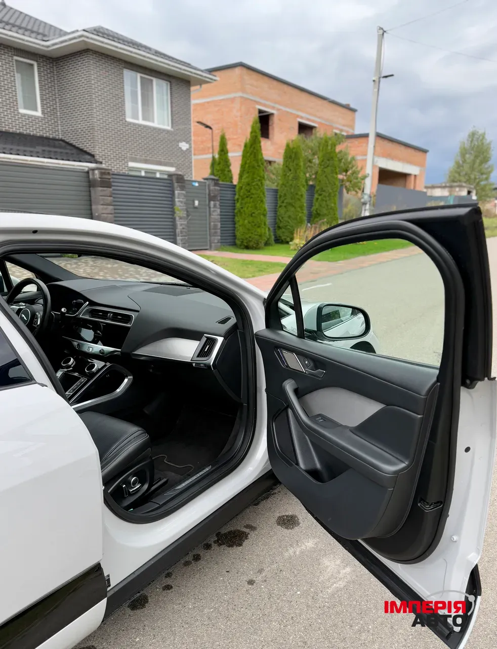 Jaguar I-Pace - фото 42