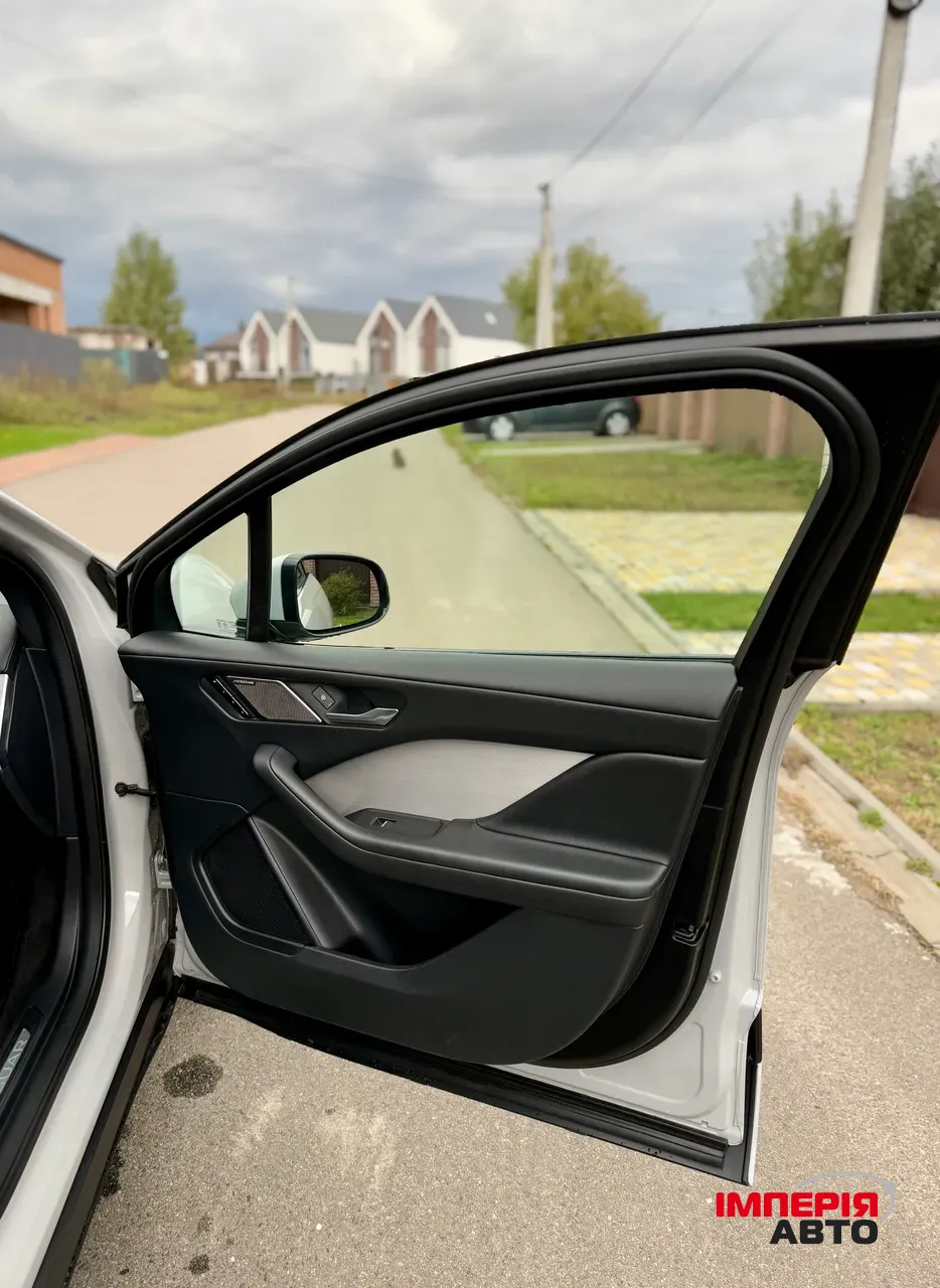 Jaguar I-Pace - фото 43
