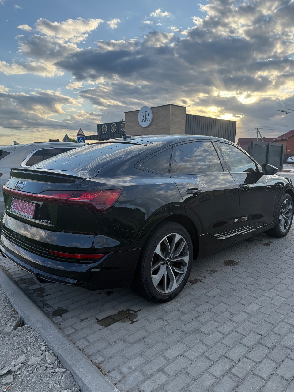 Audi e-tron Sportback - фото 8