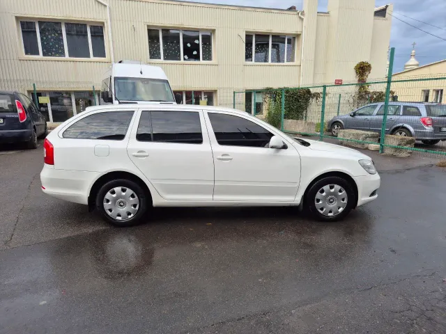 Skoda Octavia - фото 3