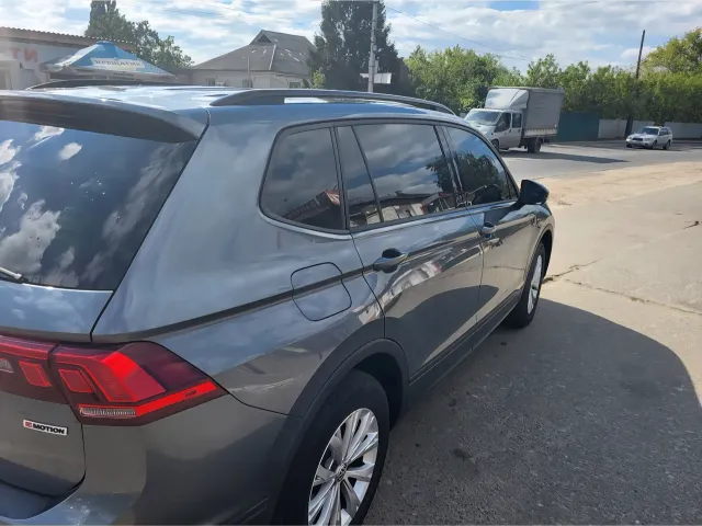 Volkswagen Tiguan - фото 5