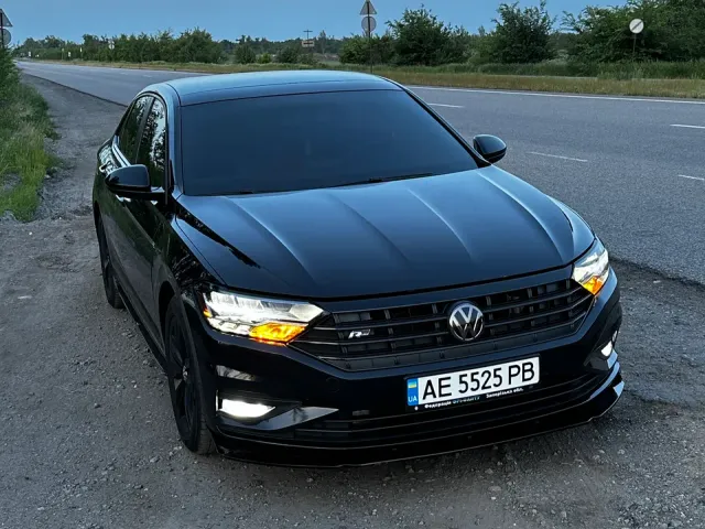 Volkswagen Jetta - фото 1