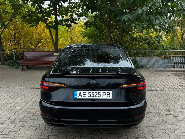 Volkswagen Jetta - фото 4