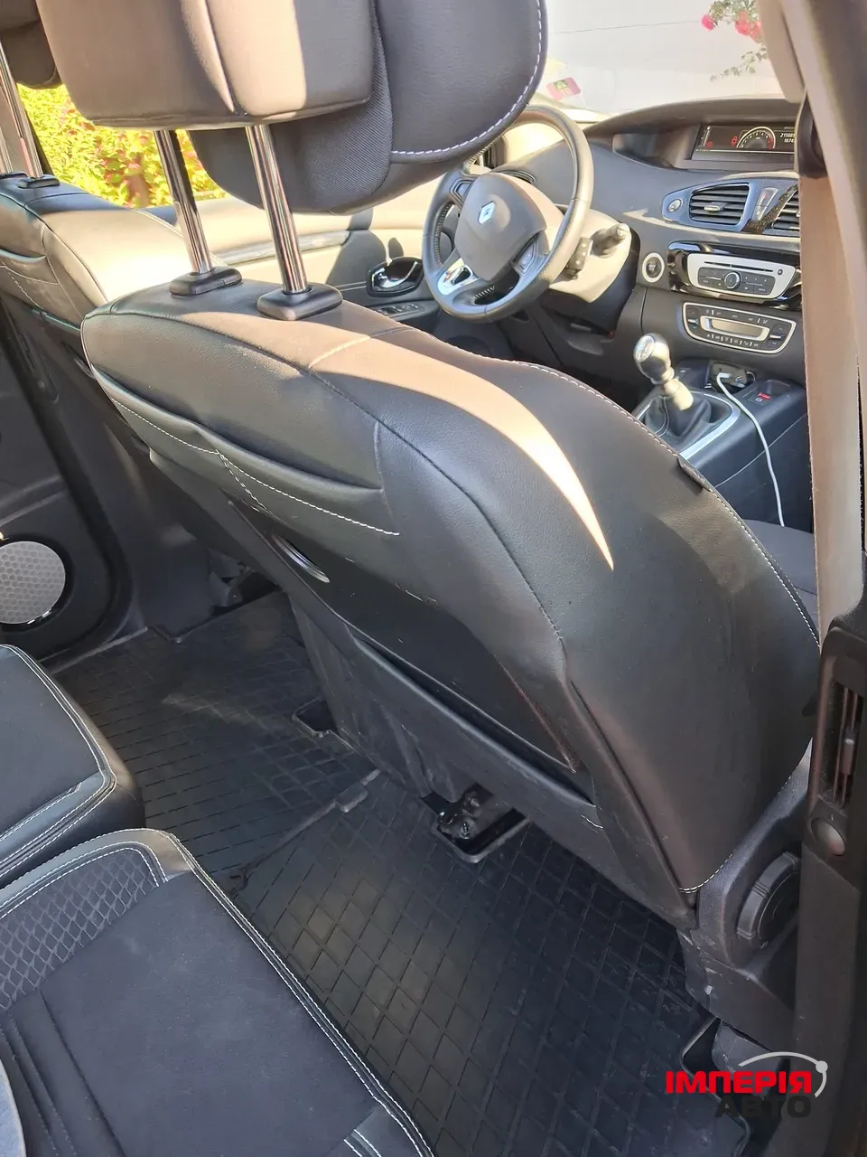 Renault Scenic - фото 18