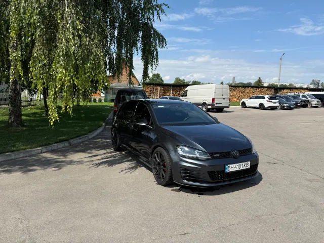 Volkswagen Golf GTI - фото 1