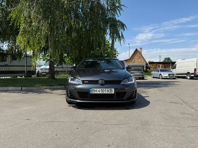Volkswagen Golf GTI - фото 2