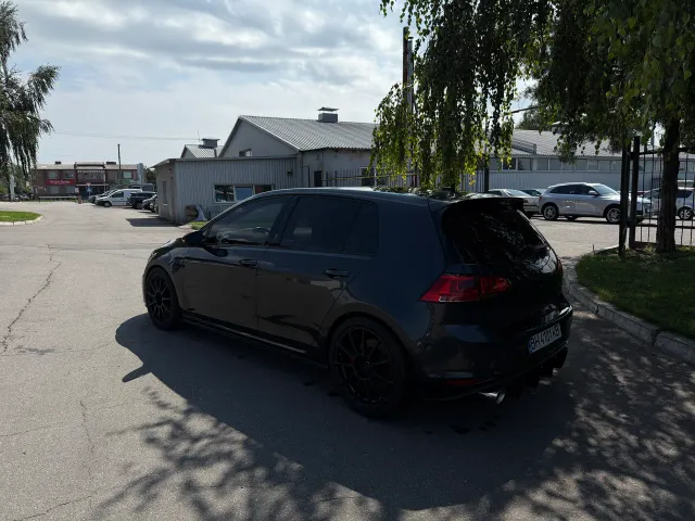 Volkswagen Golf GTI - фото 3