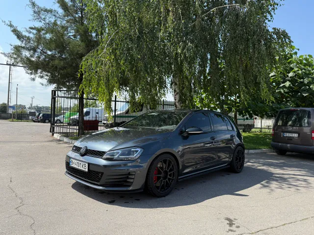 Volkswagen Golf GTI - фото 4