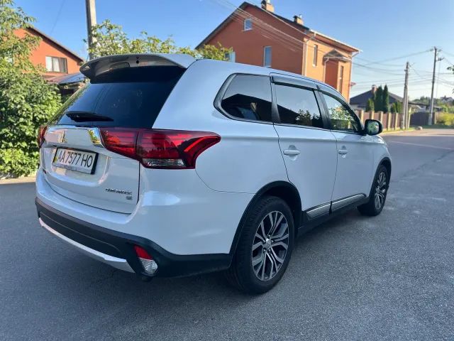 Mitsubishi Outlander - фото 4