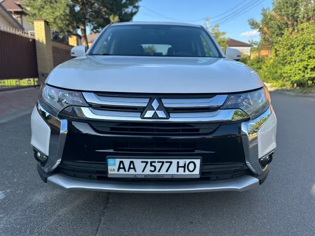 Mitsubishi Outlander - фото 1