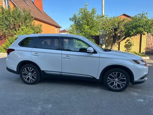 Mitsubishi Outlander - фото 5