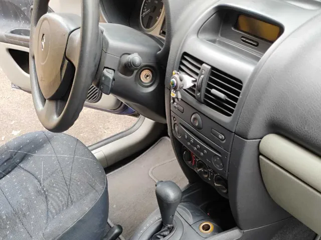 Renault Clio - фото 4