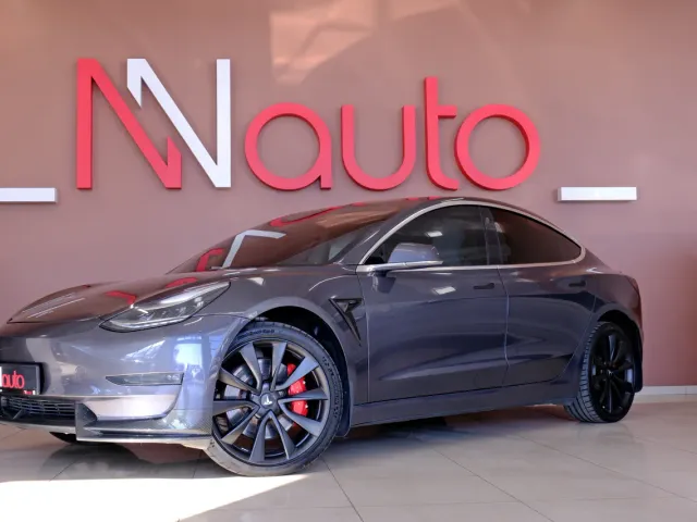 Tesla Model 3 - фото 1