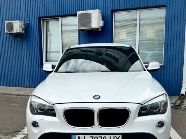 BMW X1 - фото 1