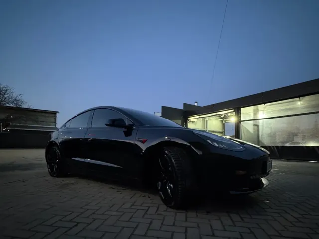 Tesla Model 3 - фото 3