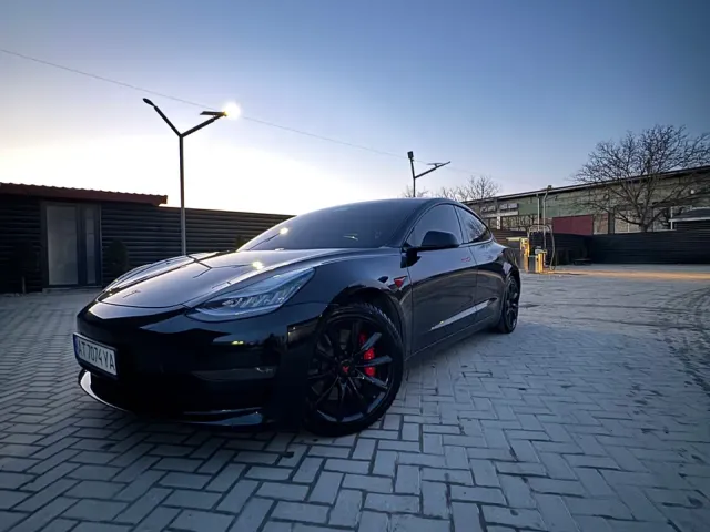 Tesla Model 3 - фото 1
