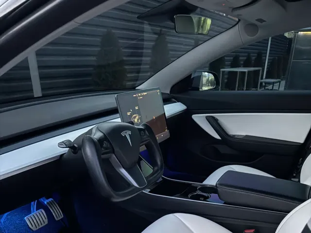 Tesla Model 3 - фото 2