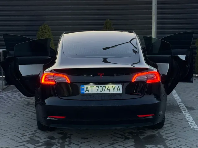 Tesla Model 3 - фото 4