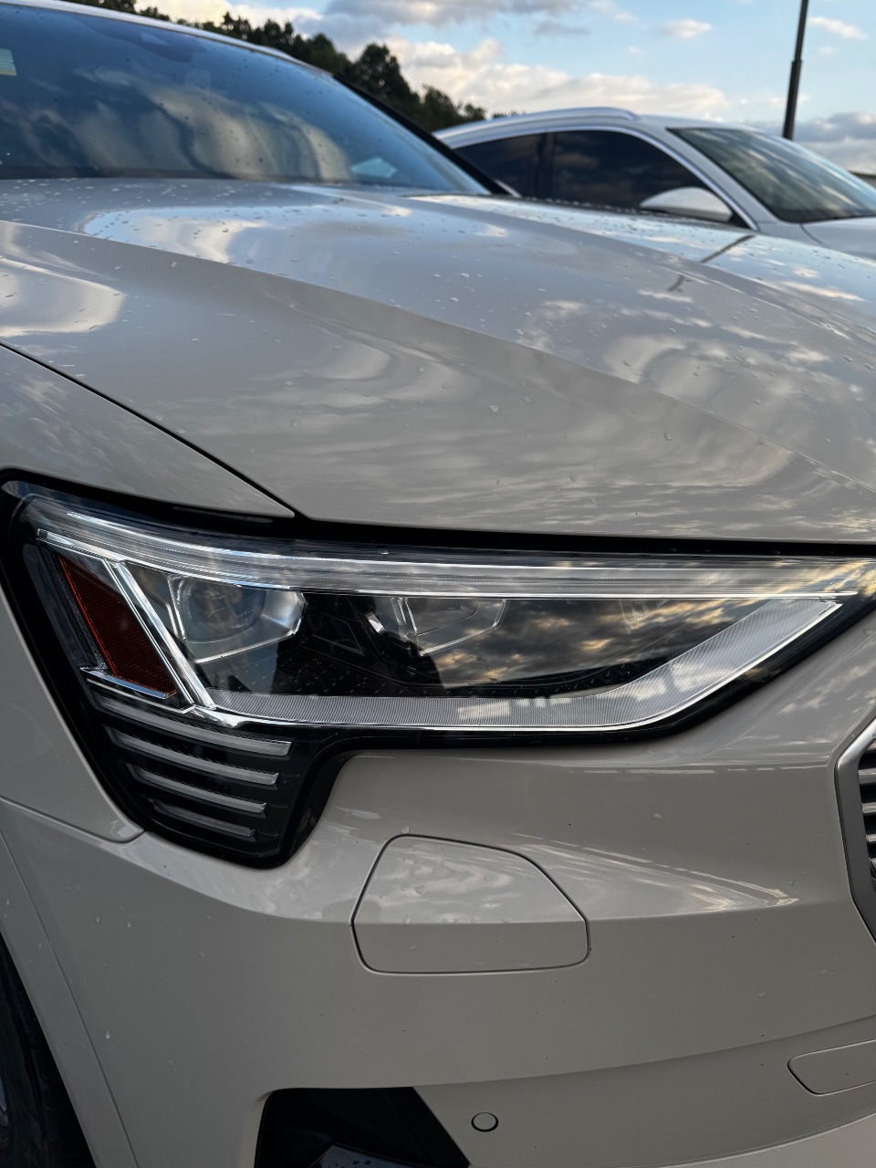 Audi e-tron - фото 12