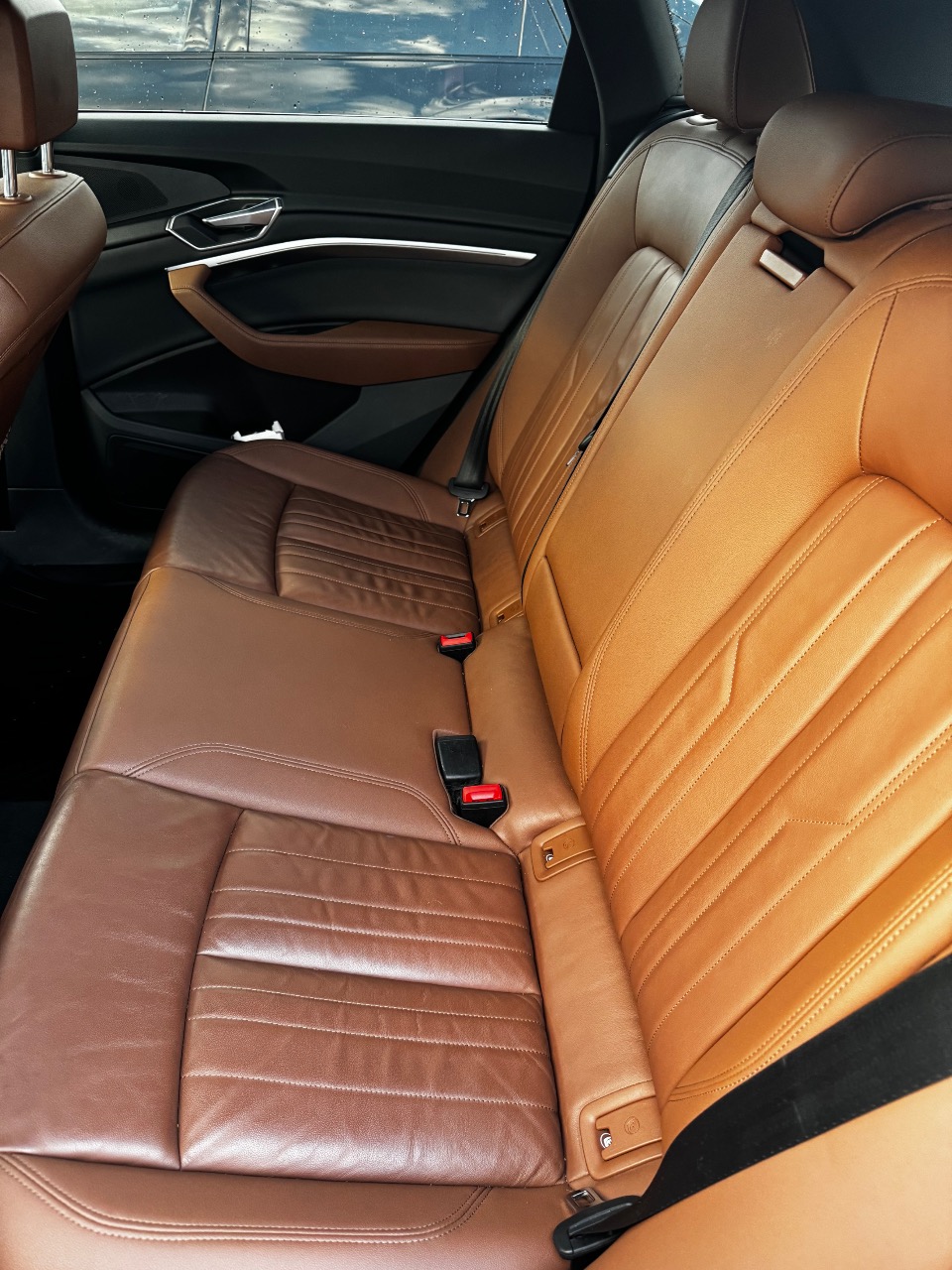 Audi e-tron - фото 5