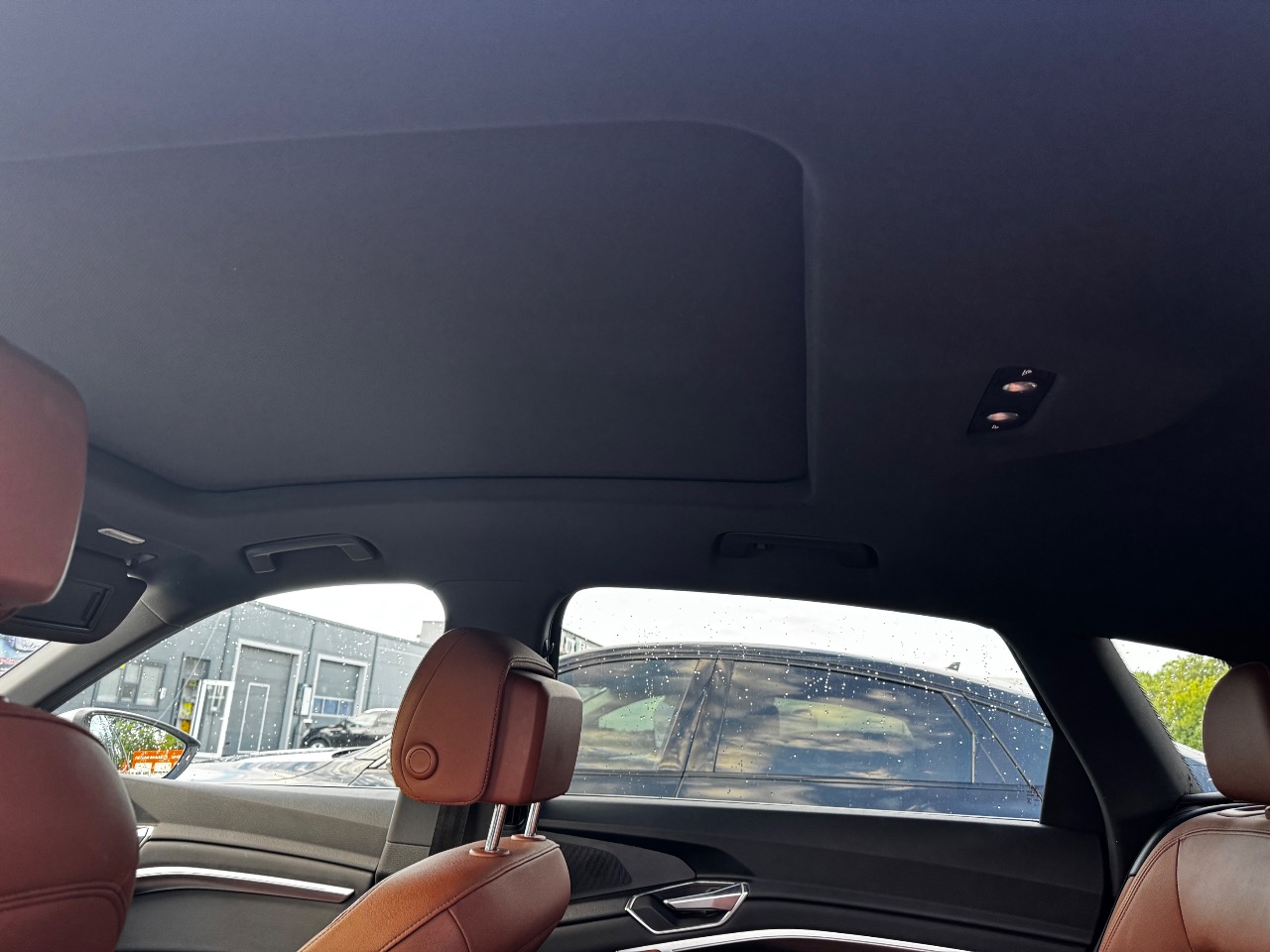 Audi e-tron - фото 8