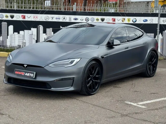 Tesla Model S - фото 1
