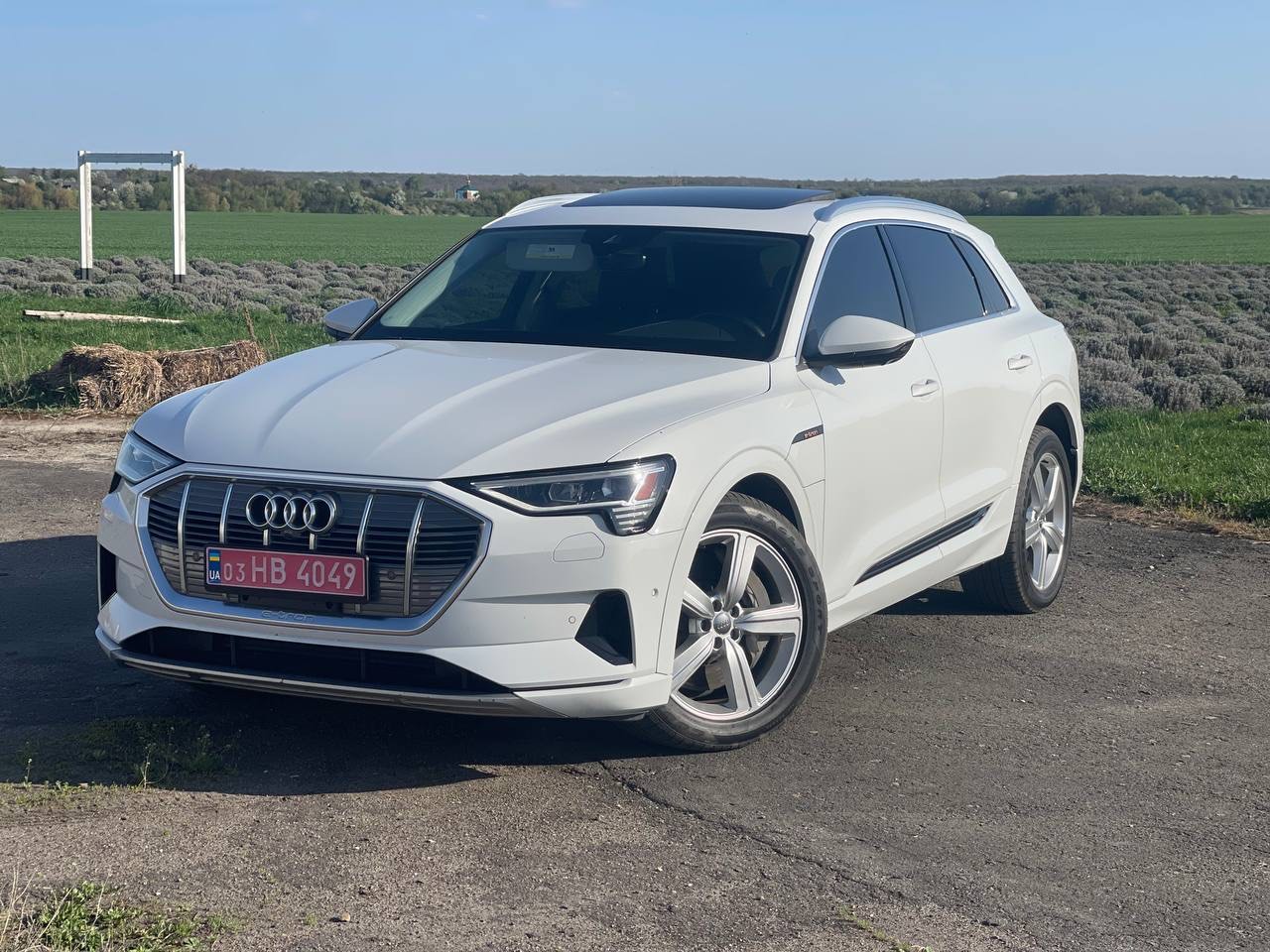 Audi e-tron - фото 5