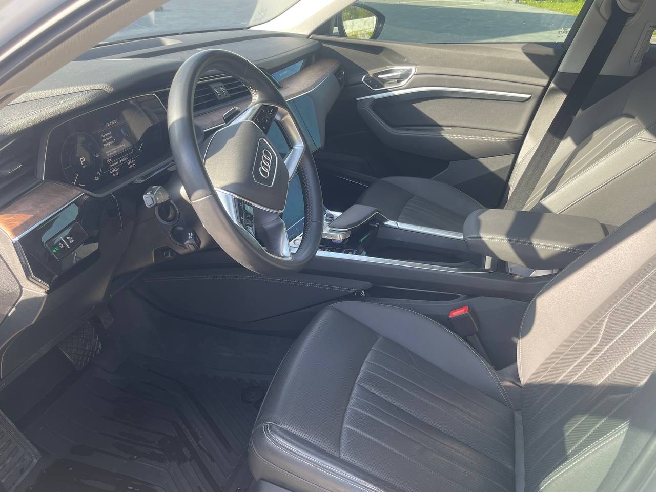 Audi e-tron - фото 7