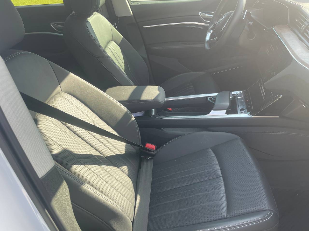 Audi e-tron - фото 5