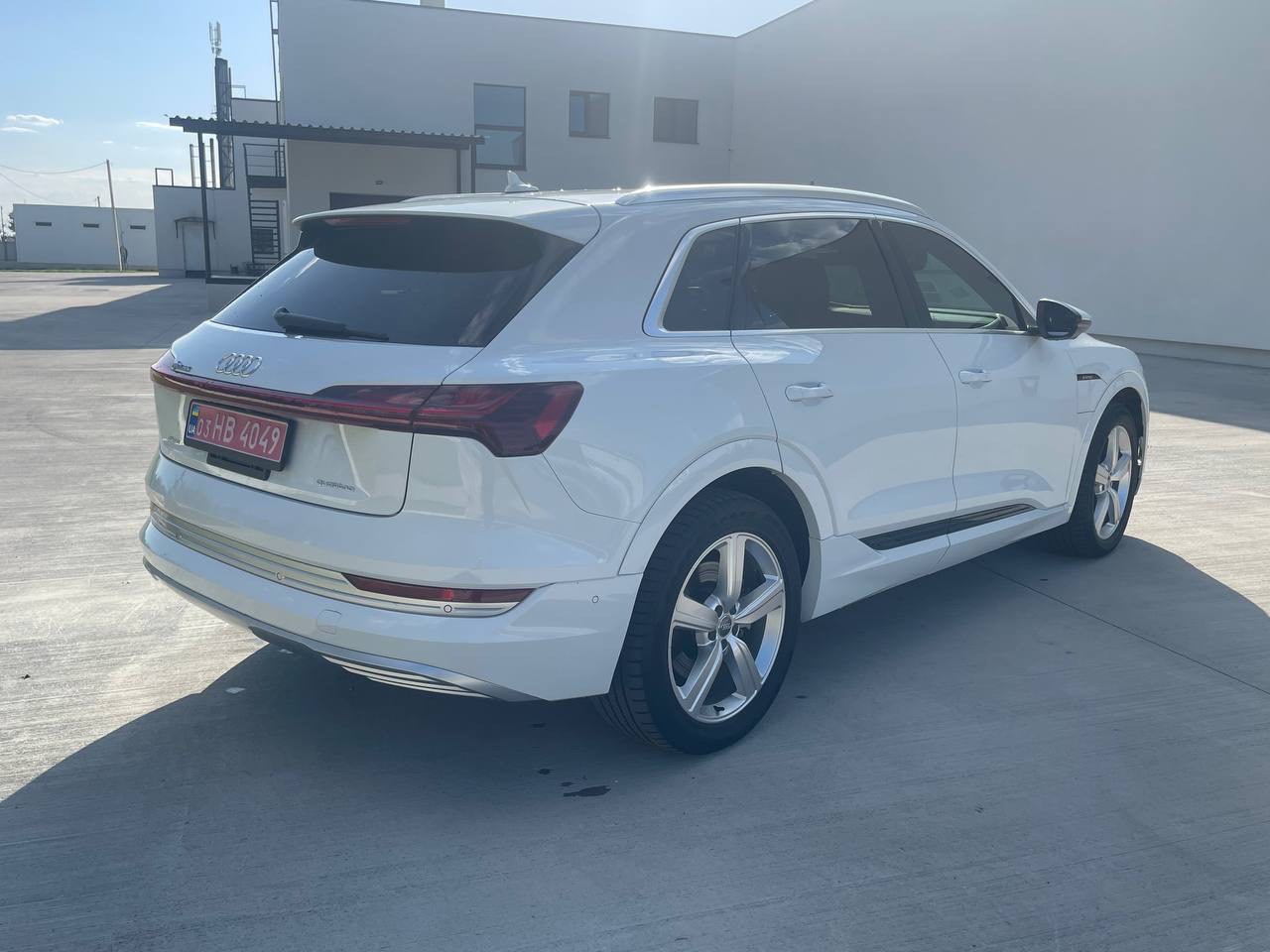 Audi e-tron - фото 13