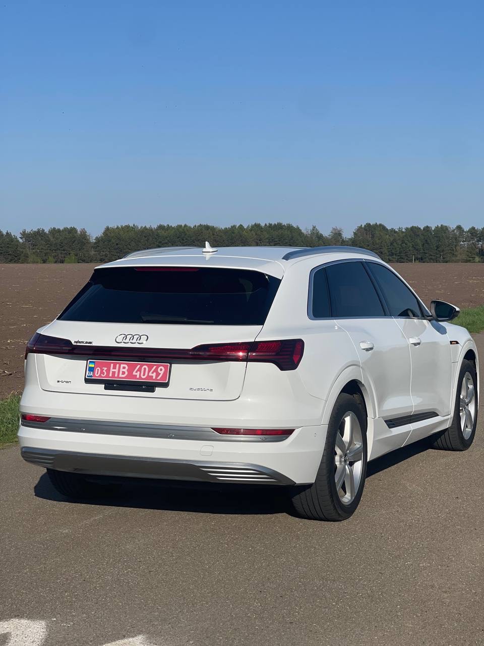 Audi e-tron - фото 9