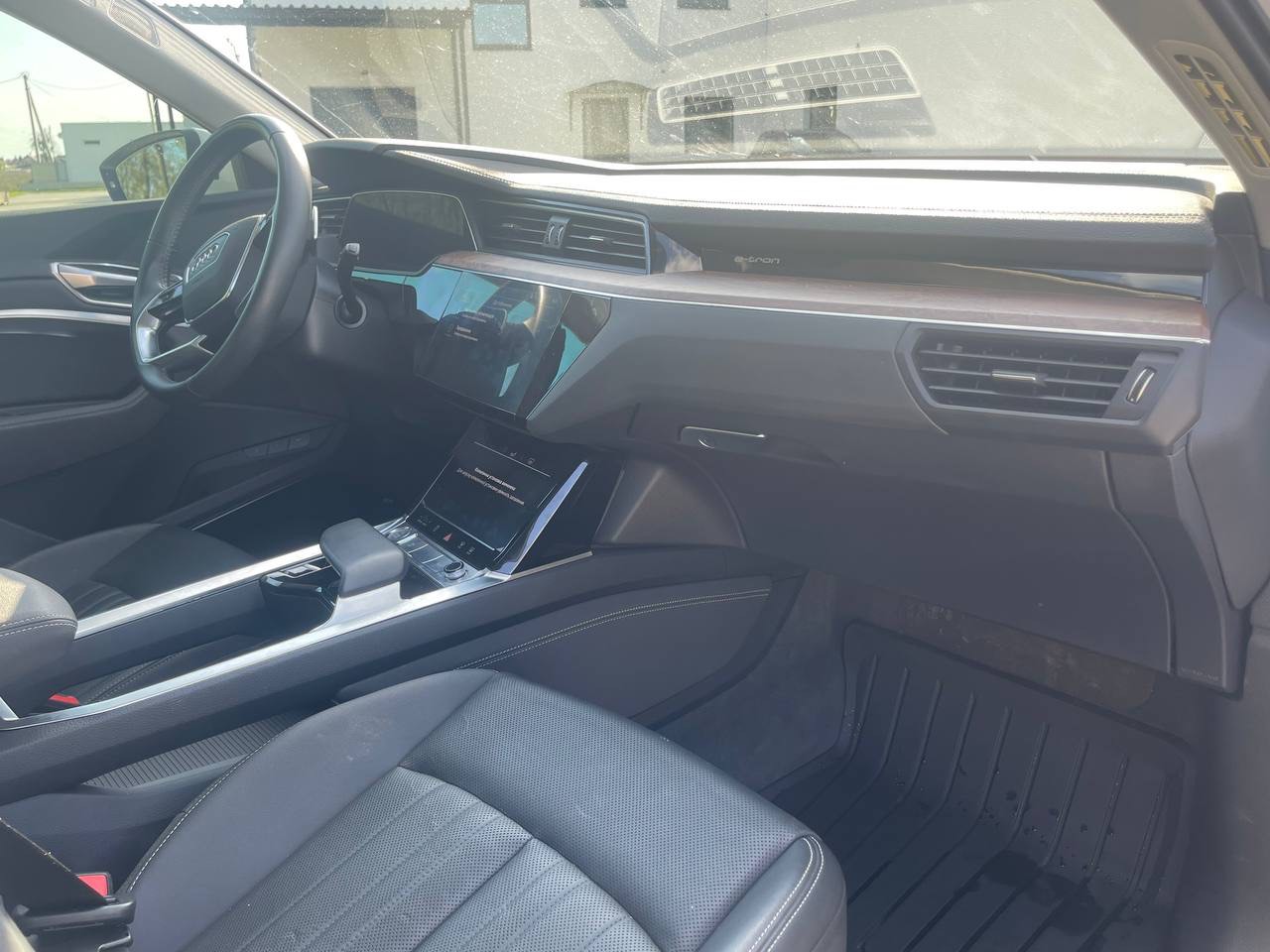 Audi e-tron - фото 15