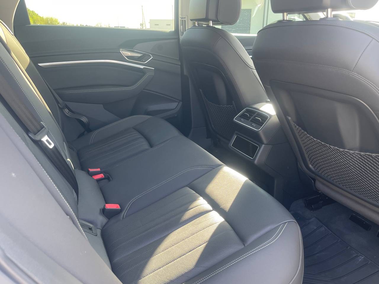 Audi e-tron - фото 10