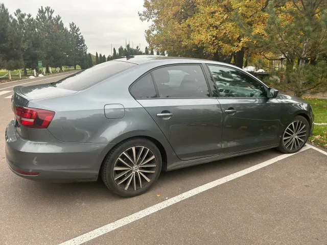 Volkswagen Jetta - фото 3