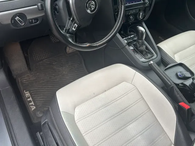 Volkswagen Jetta - фото 2