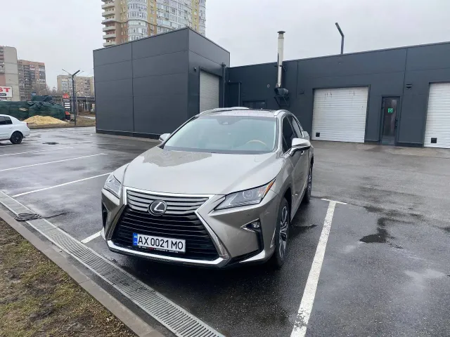Lexus RX - фото 1