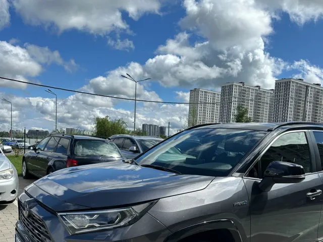 Toyota RAV4 - фото 3