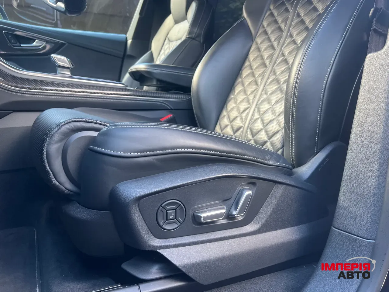 Audi SQ8 - фото 7